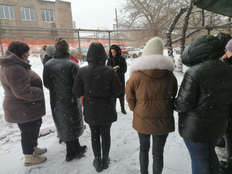 Управляющий делами администрации города Енакиево Стасенко Л.П. провела выездной прием и встречи с гражданами. Управляющий делами администрации города Енакиево Стасенко Л.П. провела выездной прием и встречи с гражданами.