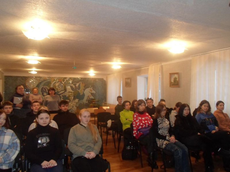 Проведен информационно-исторический час «Ленинград в годы блокады». Проведен информационно-исторический час «Ленинград в годы блокады».