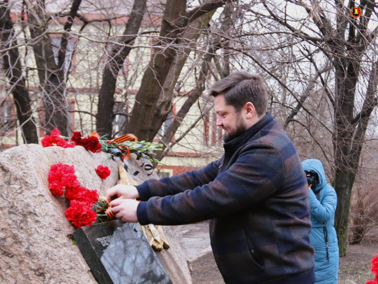 Состоялось возложение цветов, посвященное 35-й годовщине вывода советских войск из Афганистана. Состоялось возложение цветов, посвященное 35-й годовщине вывода советских войск из Афганистана.