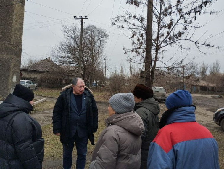Заместитель главы администрации города Енакиево Божик С.А. провел встречу с трудовым коллективом и встречи с гражданами. Заместитель главы администрации города Енакиево Божик С.А. провел встречу с трудовым коллективом и встречи с гражданами.