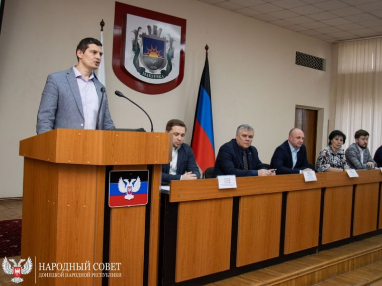 Диалог с предпринимателями: депутаты провели выездное заседание по вопросам свободной экономической зоны. Диалог с предпринимателями: депутаты провели выездное заседание по вопросам свободной экономической зоны.