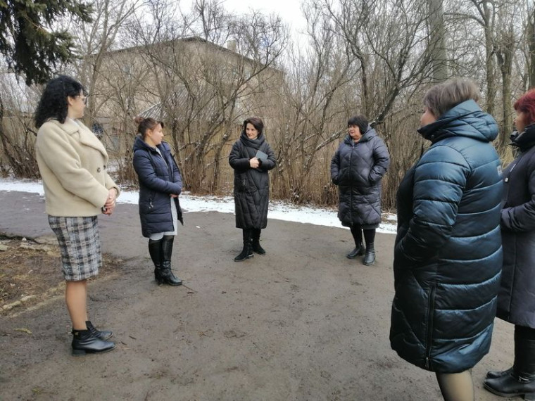 Управляющий делами администрации муниципального образования городского округа Енакиево Стасенко Л.П. провела выездной прием и встречи с гражданами. Управляющий делами администрации муниципального образования городского округа Енакиево Стасенко Л.П. провела выездной прием и встречи с гражданами.