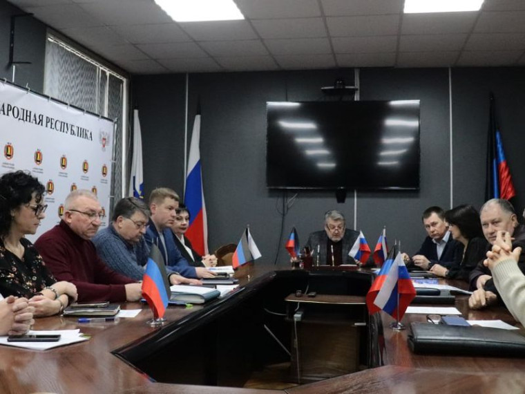 Состоялось аппаратное совещание. Состоялось аппаратное совещание.