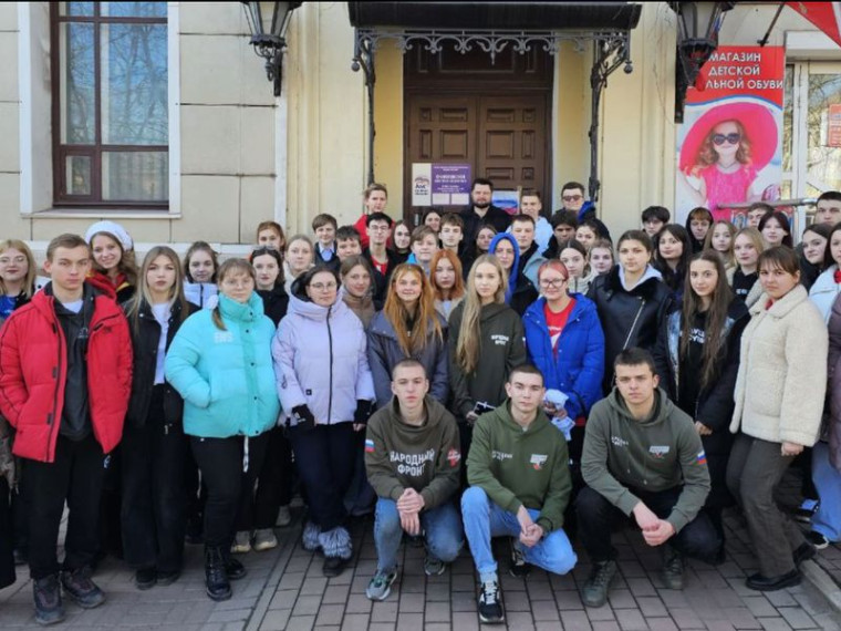 Состоялась встреча молодежи с главой муниципального образования городского округа Енакиево ДНР Романом Храменковым. Состоялась встреча молодежи с главой муниципального образования городского округа Енакиево ДНР Романом Храменковым.