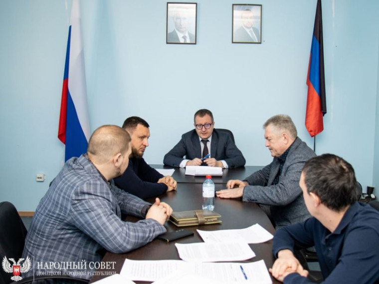 Борьба с «наливайками» в ДНР: Народный Совет работает над законодательным регулированием розничной продажи алкоголя. Борьба с «наливайками» в ДНР: Народный Совет работает над законодательным регулированием розничной продажи алкоголя.