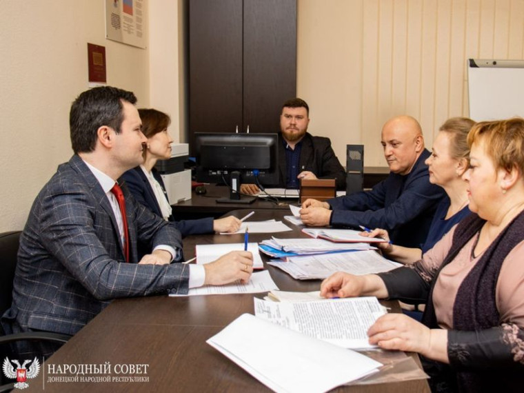 Профильный комитет обсудил реализацию закона в сфере архивного дела. Профильный комитет обсудил реализацию закона в сфере архивного дела.