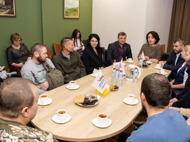 Депутаты провели встречу с военными из ДНР, прошедшими реабилитацию в Екатеринбурге. Депутаты провели встречу с военными из ДНР, прошедшими реабилитацию в Екатеринбурге.