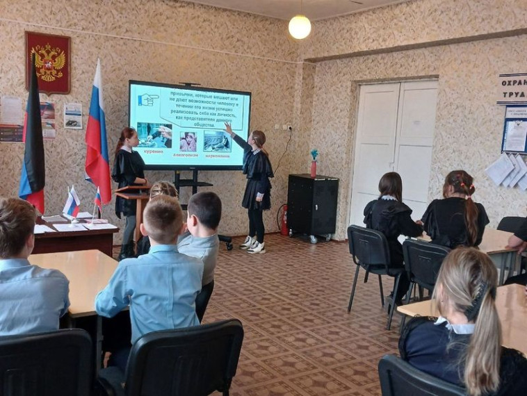 В школах города Енакиево реализован комплекс профилактических мероприятий. В школах города Енакиево реализован комплекс профилактических мероприятий.