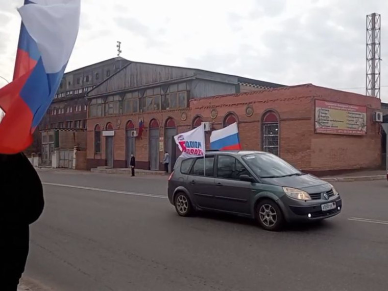Автомобилисты и байкеры города Енакиево, собрались сегодня для того, чтобы открыть эстафету в честь избирательного процесса. Автомобилисты и байкеры города Енакиево, собрались сегодня для того, чтобы открыть эстафету в честь избирательного процесса.
