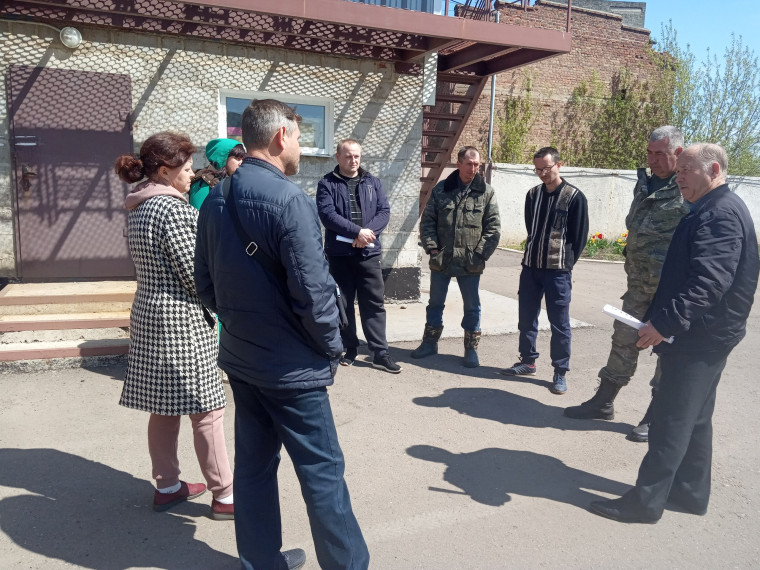 Глава Ольховатской поселковой администрации Дубровкин С.Г. провел сход граждан и встречу. Глава Ольховатской поселковой администрации Дубровкин С.Г. провел сход граждан и встречу.