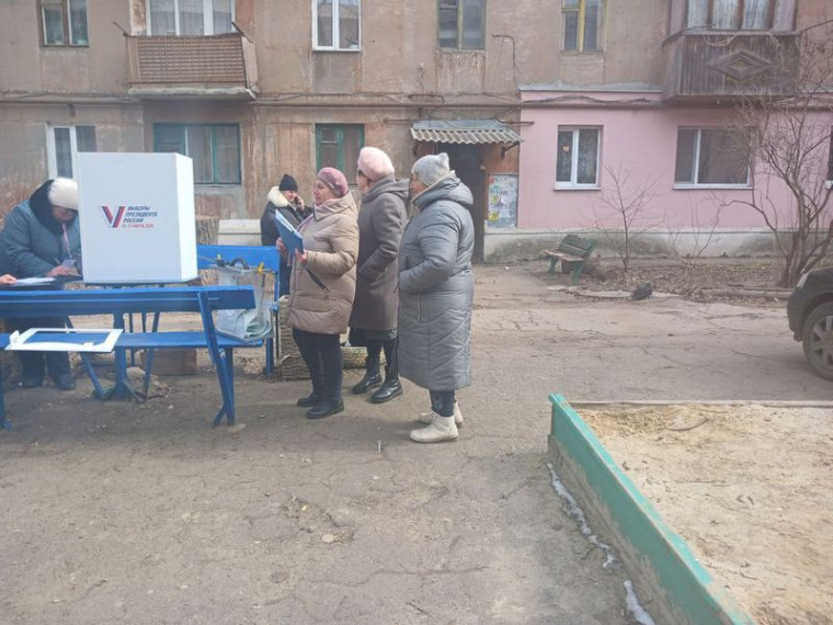 В самом разгаре четвёртый день досрочного голосования. В самом разгаре четвёртый день досрочного голосования.