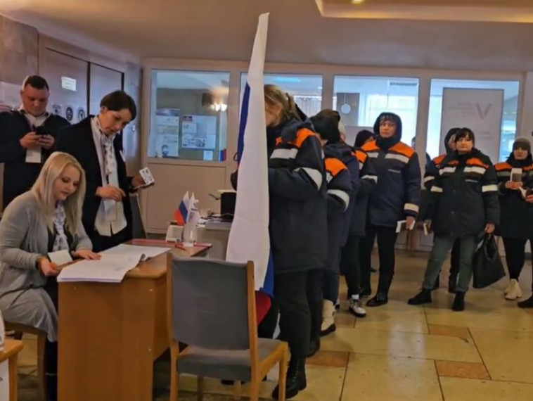 Сотрудники предприятия Енакиевское УГГ — ГК "Донбассгаз" проголосовали на выборах Президента Российской Федерации. Сотрудники предприятия Енакиевское УГГ — ГК "Донбассгаз" проголосовали на выборах Президента Российской Федерации.