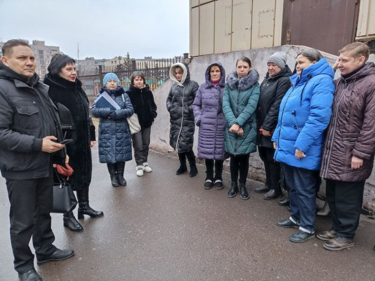 Заместитель главы администрации муниципального образования городского округа Енакиево Витрук Е.С. провела выездные встречи с населением и выездной прием. Заместитель главы администрации муниципального образования городского округа Енакиево Витрук Е.С. провела выездные встречи с населением и выездной прием.