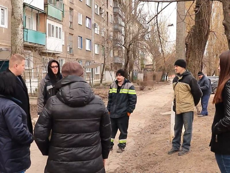 Заместитель главы администрации муниципального образования городского округа Енакиево, Александр Деменков, провел встречу с гражданами. Заместитель главы администрации муниципального образования городского округа Енакиево, Александр Деменков, провел встречу с гражданами.