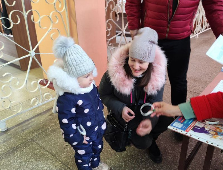 Жители Енакиево участвуют в национальных проектах: "Горжусь Донбассом" и "Я выбираю будущее - я выбираю Президента!". Жители Енакиево участвуют в национальных проектах: "Горжусь Донбассом" и "Я выбираю будущее - я выбираю Президента!".