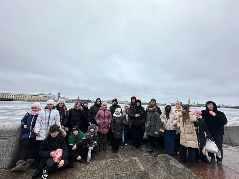 Школьники города Енакиево вернулись с отдыха в Ленинградской области. Школьники города Енакиево вернулись с отдыха в Ленинградской области.