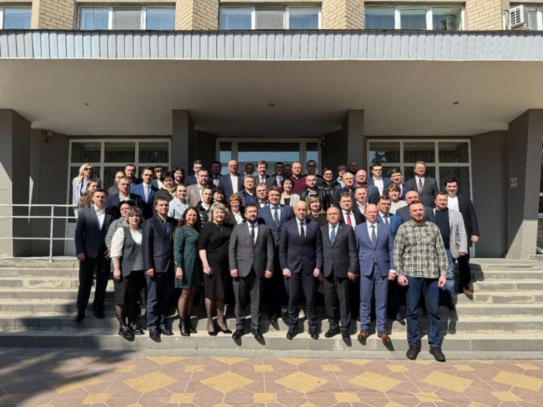 Председатель Енакиевского городского совета ДНР принял участие в двухдневном семинаре-совещании «Об актуальных вопросах деятельности представительных органов местного самоуправления в Ростовской области». Председатель Енакиевского городского совета ДНР принял участие в двухдневном семинаре-совещании «Об актуальных вопросах деятельности представительных органов местного самоуправления в Ростовской области».