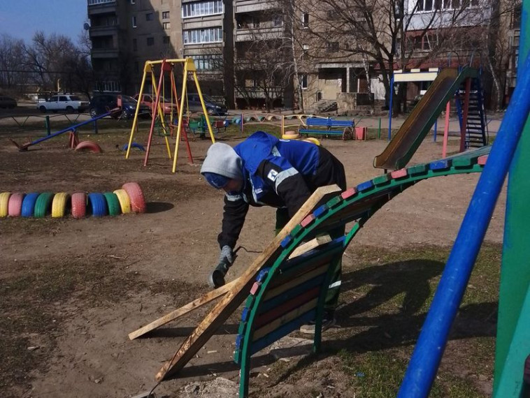 Муниципальными унитарными предприятиями городского округа Енакиево, были произведены работы по благоустройству детских площадок. Муниципальными унитарными предприятиями городского округа Енакиево, были произведены работы по благоустройству детских площадок.