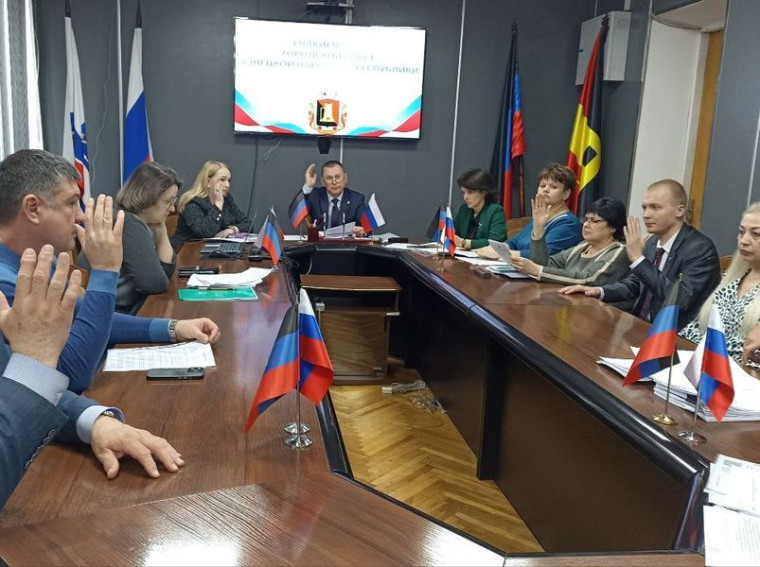 Состоялось заседание Енакиевского городского совета Донецкой Народной Республики первого созыва. Состоялось заседание Енакиевского городского совета Донецкой Народной Республики первого созыва.