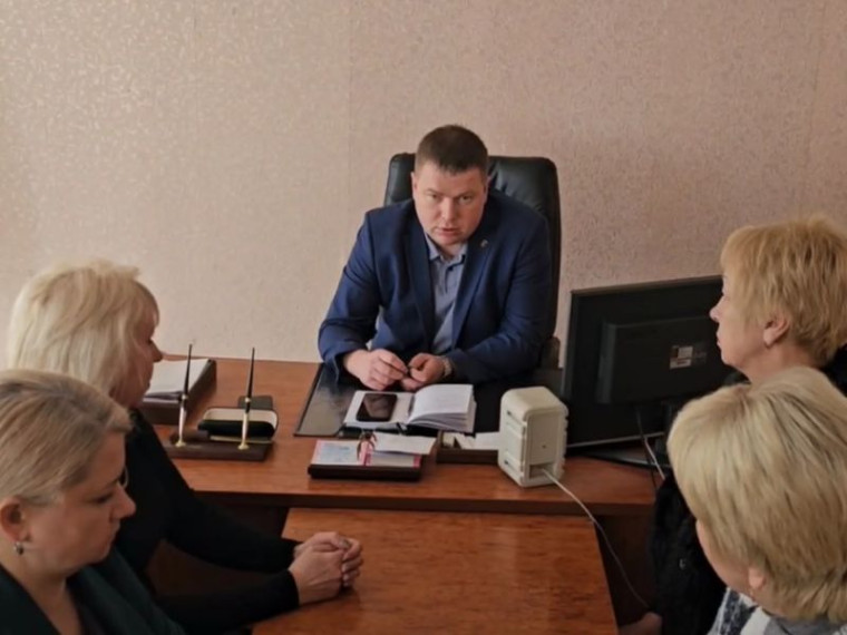 Состоялся выездной прием граждан заместителем главы администрации муниципального образования городского округа Енакиево Александром Деменковым. Состоялся выездной прием граждан заместителем главы администрации муниципального образования городского округа Енакиево Александром Деменковым.