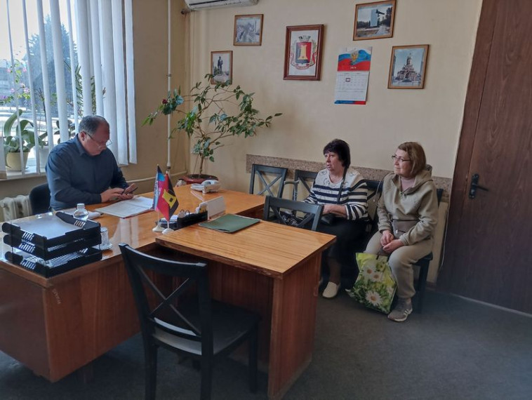 Заместитель главы администрации муниципального образования городского округа Енакиево ДНР Божик С.А. провел личный прием граждан. Заместитель главы администрации муниципального образования городского округа Енакиево ДНР Божик С.А. провел личный прием граждан.