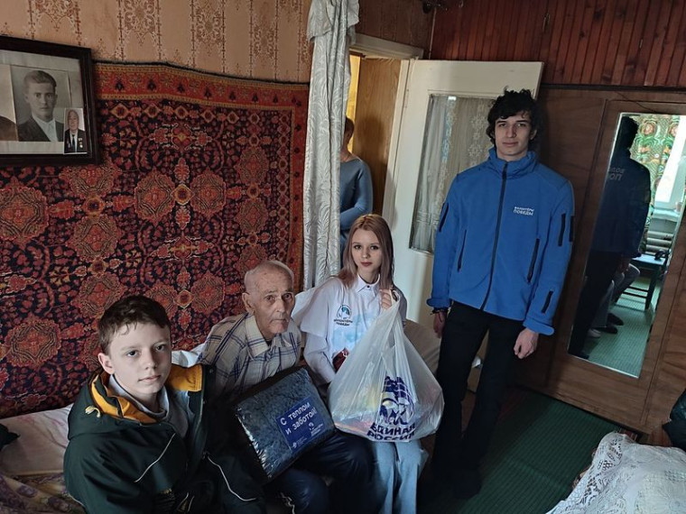Активисты ВОД "Волонтёры Победы" посетили ветерана Великой Отечественной Войны. Активисты ВОД "Волонтёры Победы" посетили ветерана Великой Отечественной Войны.