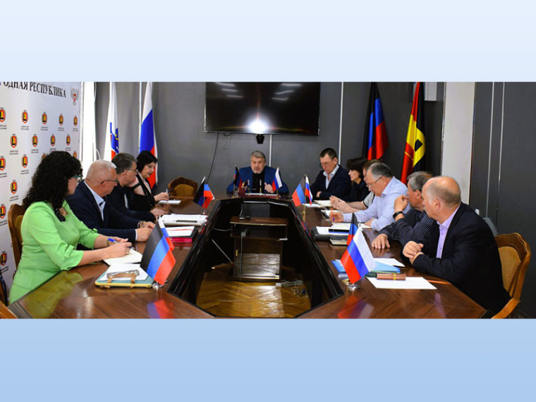 Состоялось аппаратное совещание. Состоялось аппаратное совещание.