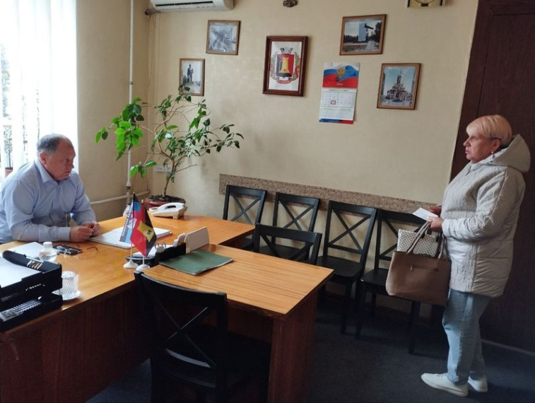 Заместитель главы администрации муниципального образования городского округа Енакиево ДНР Божик С.А. провел личный прием граждан. Заместитель главы администрации муниципального образования городского округа Енакиево ДНР Божик С.А. провел личный прием граждан.