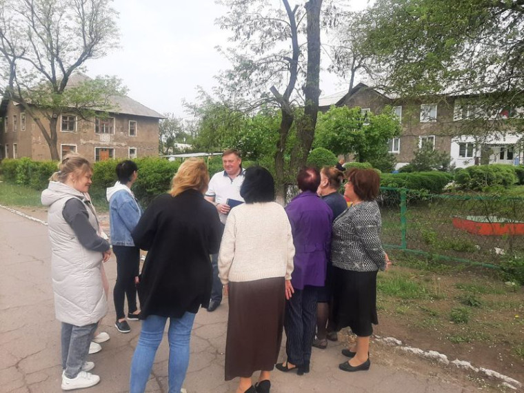 Заместитель главы администрации муниципального образования городского округа Енакиево ДНР Витрук И.В. провел выездные встречи с населением и выездной прием. Заместитель главы администрации муниципального образования городского округа Енакиево ДНР Витрук И.В. провел выездные встречи с населением и выездной прием.