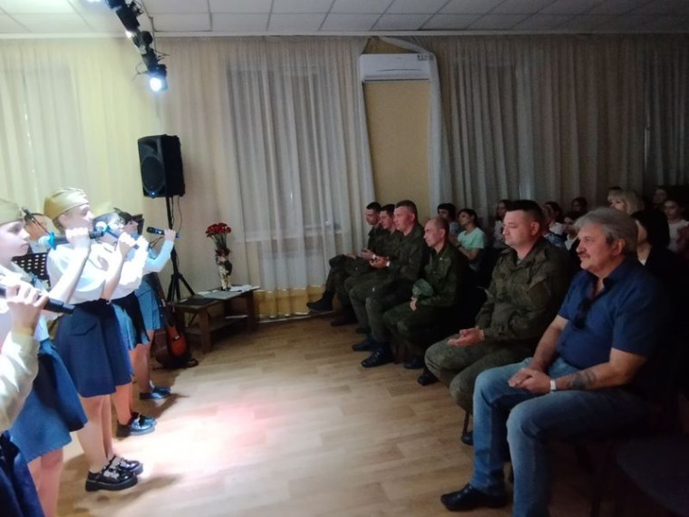 Творческая встреча с военнослужащими СВО, ветеранами боевых действий «Нам песня помогает на войне», приуроченная к празднику Великой Победы, 10-летию ДНР. Творческая встреча с военнослужащими СВО, ветеранами боевых действий «Нам песня помогает на войне», приуроченная к празднику Великой Победы, 10-летию ДНР.