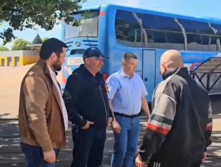 Глава муниципального образования городского округа Енакиево Роман Храменков вместе с Алексеем Брицуном встретился с игроками мотобольной команды «Союз-3» . Глава муниципального образования городского округа Енакиево Роман Храменков вместе с Алексеем Брицуном встретился с игроками мотобольной команды «Союз-3» .