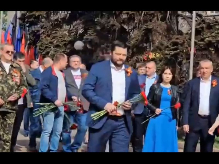 Состоялась торжественная церемония возложения цветов. Состоялась торжественная церемония возложения цветов.