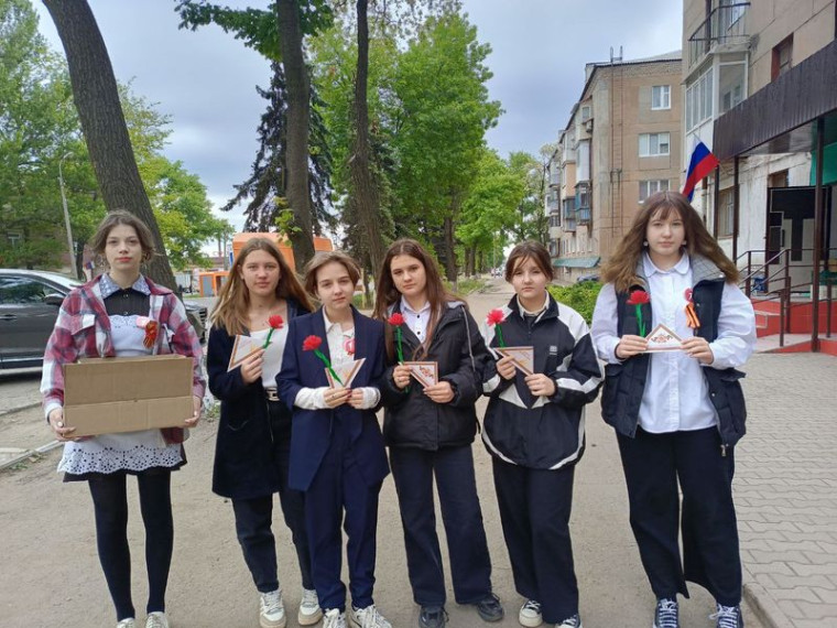 Обучающиеся МБОУ «Школа № 15 им. М.С. Батраковой г. Енакиево» приняли участие в акции «Красная гвоздика». Обучающиеся МБОУ «Школа № 15 им. М.С. Батраковой г. Енакиево» приняли участие в акции «Красная гвоздика».