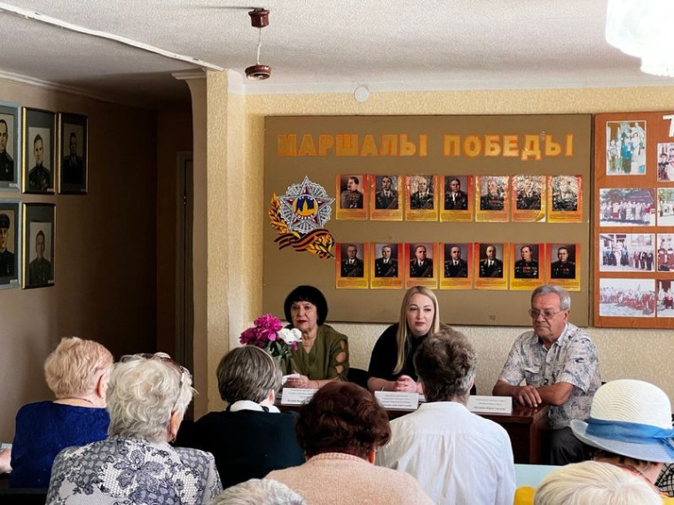 В Енакиевском городском Совете ветеранов войны и труда прошла встреча с заместителем председателя Енакиевского городского совета, депутатом от фракции ВПП "Единая Россия" Анной Деменковой. В Енакиевском городском Совете ветеранов войны и труда прошла встреча с заместителем председателя Енакиевского городского совета, депутатом от фракции ВПП "Единая Россия" Анной Деменковой.
