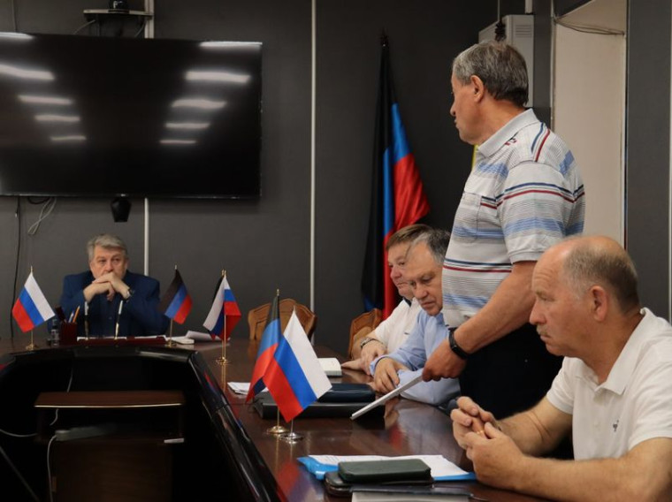 Состоялось аппаратное совещание. Состоялось аппаратное совещание.