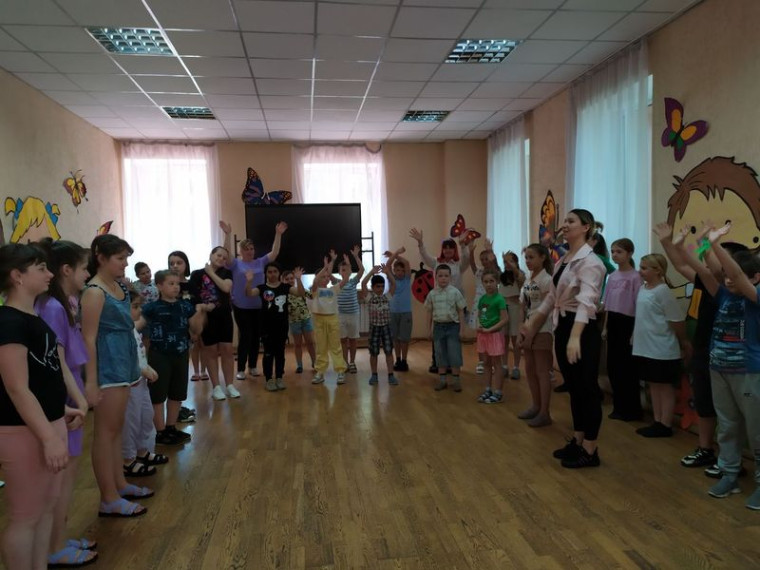 В Енакиево начали работу пришкольные лагеря. В Енакиево начали работу пришкольные лагеря.