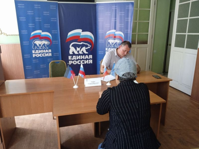Депутат Енакиевского городского совета Гнипа А.Ю. провел прием граждан. Депутат Енакиевского городского совета Гнипа А.Ю. провел прием граждан.