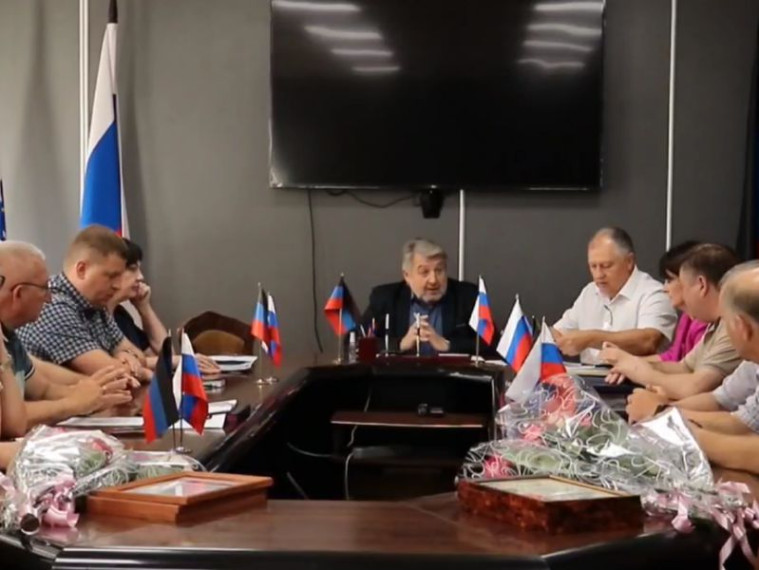 Состоялось аппаратное совещание. Состоялось аппаратное совещание.