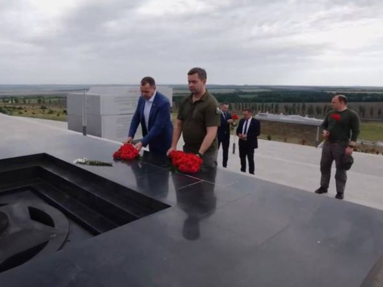 Сергей Прокопенко вместе с делегацией из Томска посетили «Саур-Могилу». Сергей Прокопенко вместе с делегацией из Томска посетили «Саур-Могилу».
