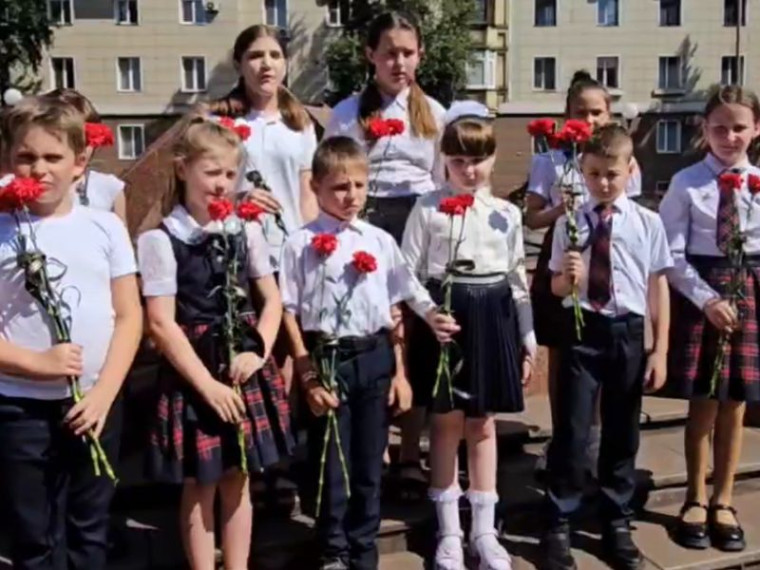 Подрастающее поколение чтит память героев Великой Отечественной войны. Подрастающее поколение чтит память героев Великой Отечественной войны.