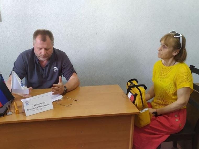 Депутат Енакиевского городского совета Пархоменко В.Н. провел личный прием граждан. Депутат Енакиевского городского совета Пархоменко В.Н. провел личный прием граждан.