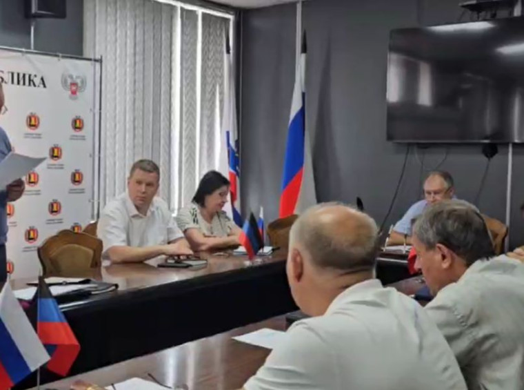 Состоялось еженедельное аппаратное совещание. Состоялось еженедельное аппаратное совещание.