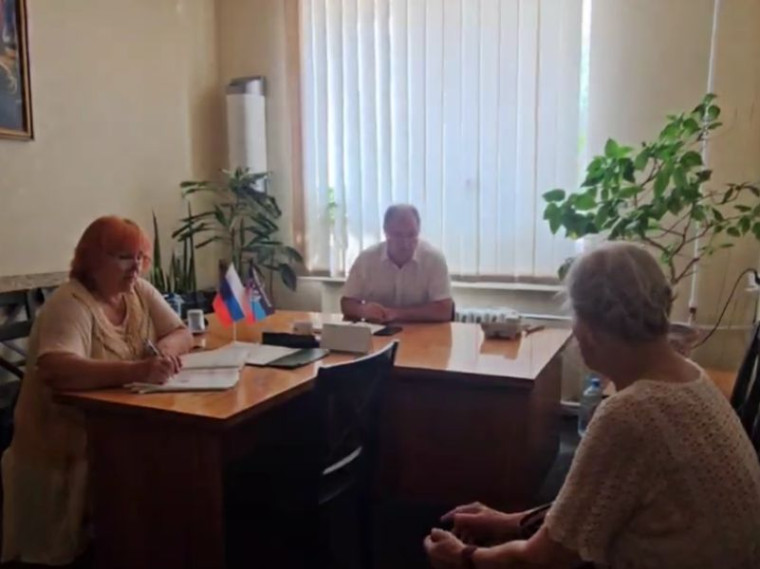 Врио главы муниципального образования городского округа Енакиево Божик Сергей Александрович провёл личный приём граждан. Врио главы муниципального образования городского округа Енакиево Божик Сергей Александрович провёл личный приём граждан.