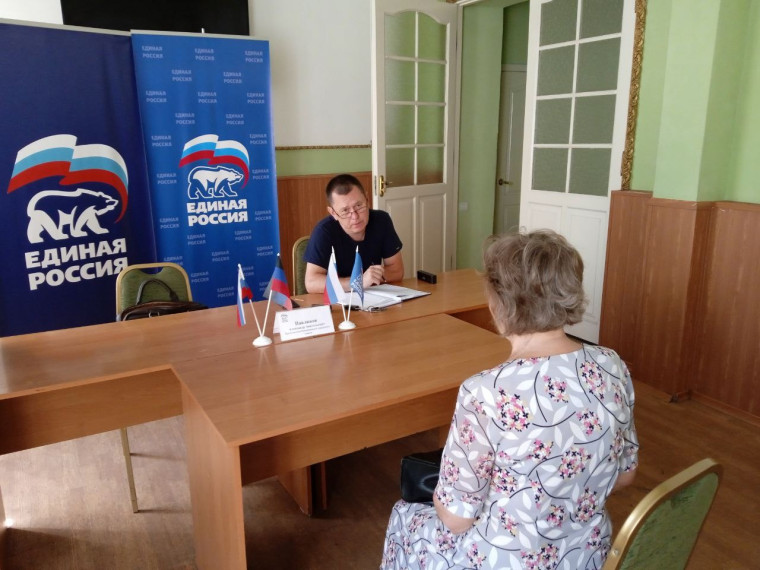 Председатель Енакиевского городского совета ДНР Александр Анатольевич Павлюков провел прием граждан. Председатель Енакиевского городского совета ДНР Александр Анатольевич Павлюков провел прием граждан.