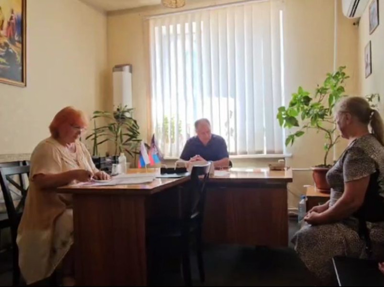 Врио главы муниципального образования городского округа Енакиево Божик С.А. провёл личный приём граждан. Врио главы муниципального образования городского округа Енакиево Божик С.А. провёл личный приём граждан.
