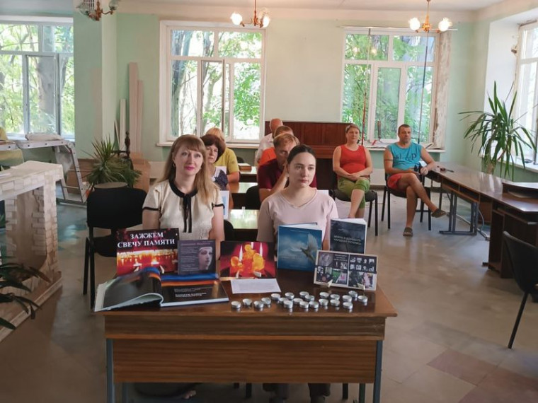 Прошла акция «Свеча памяти», посвящённая Дню памяти детей-жертв войны в Донбассе. Прошла акция «Свеча памяти», посвящённая Дню памяти детей-жертв войны в Донбассе.