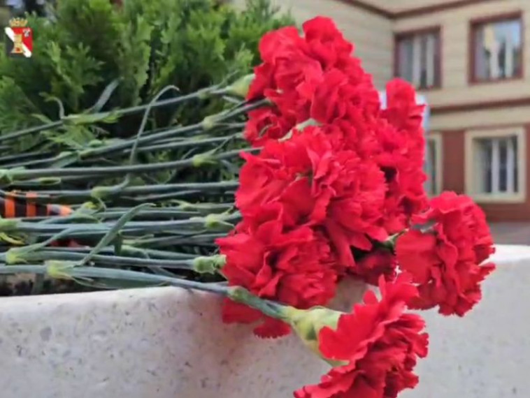 Возложение цветов ко Дню памяти детей — жертв войны в Донбассе. Возложение цветов ко Дню памяти детей — жертв войны в Донбассе.