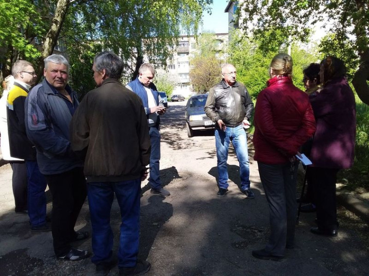 Главой администрации города Углегорска Захаровым С.В. проведен сход граждан. Главой администрации города Углегорска Захаровым С.В. проведен сход граждан.