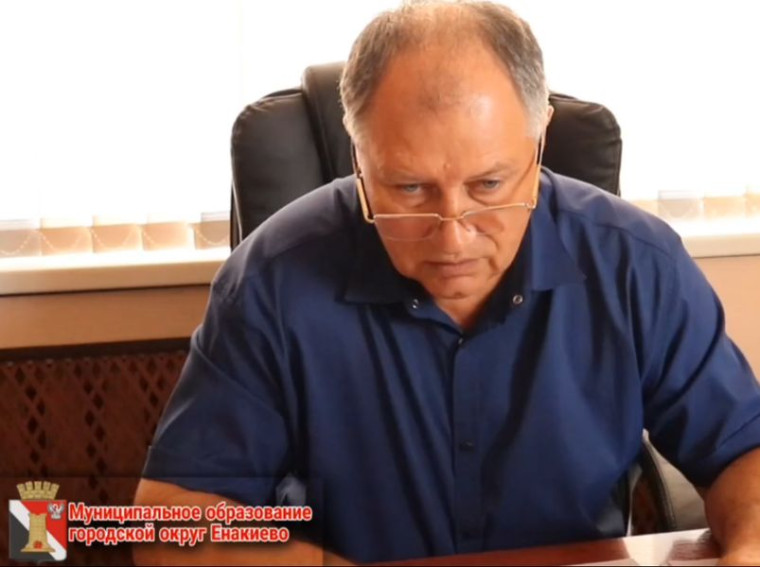 Врио главы муниципального образования городского округа Енакиево Сергей Божик рассказал о дорожной инфраструктуре. Врио главы муниципального образования городского округа Енакиево Сергей Божик рассказал о дорожной инфраструктуре.