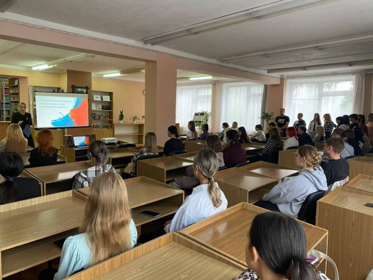 Студенты прослушали лекцию «Дорогами воинской славы», посвящённую Дню освобождения Донбасса. Студенты прослушали лекцию «Дорогами воинской славы», посвящённую Дню освобождения Донбасса.